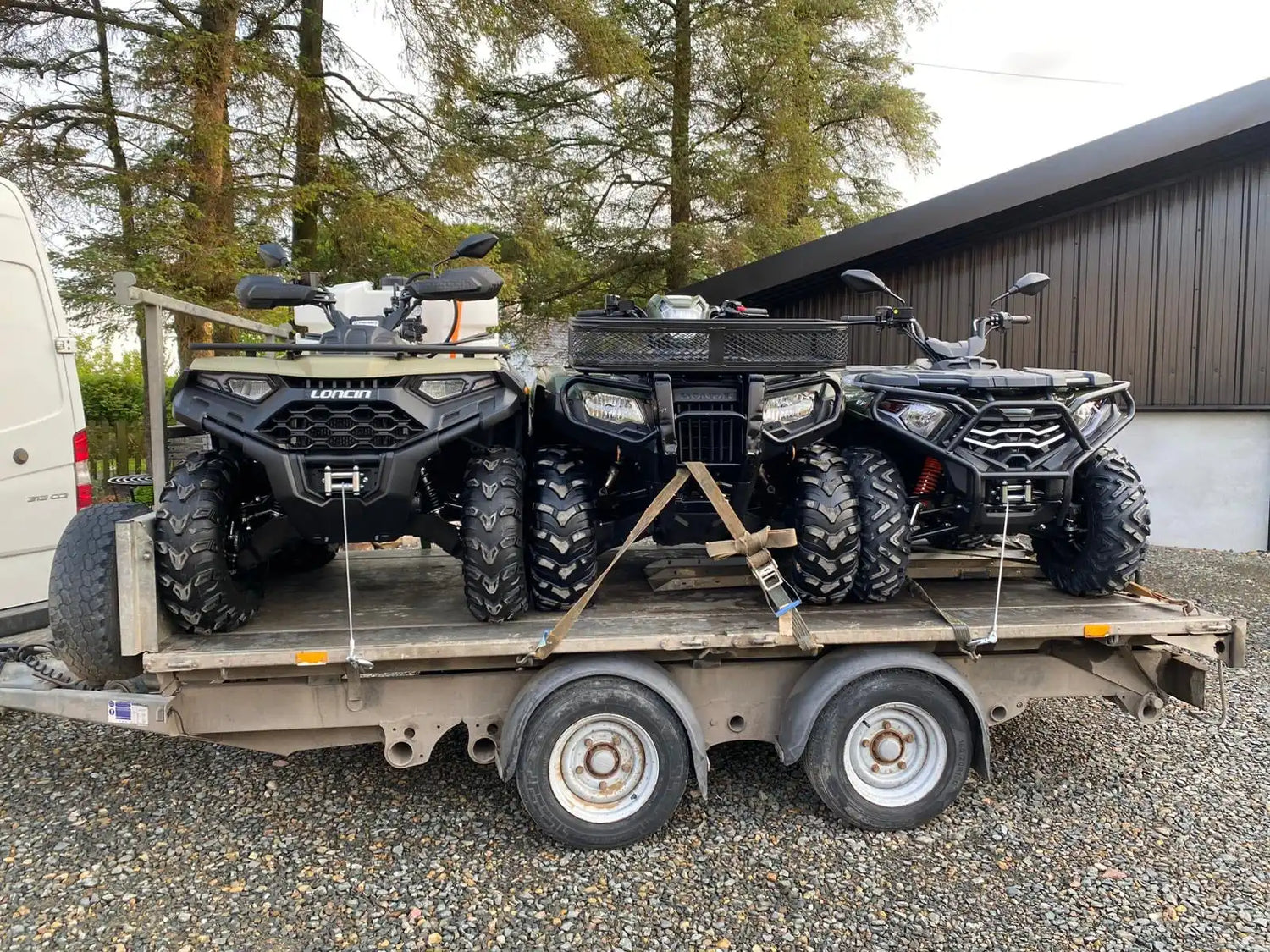 2019 can-am outlander max 850 atv with black and silver accents, featuring a rugged design.